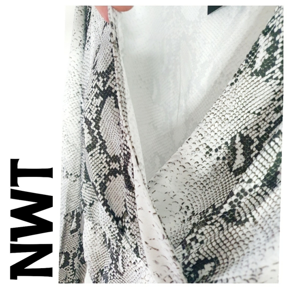 💥NWT- Grayish Snakeprint Longsleeve Bodysuit - Picture 10 of 14